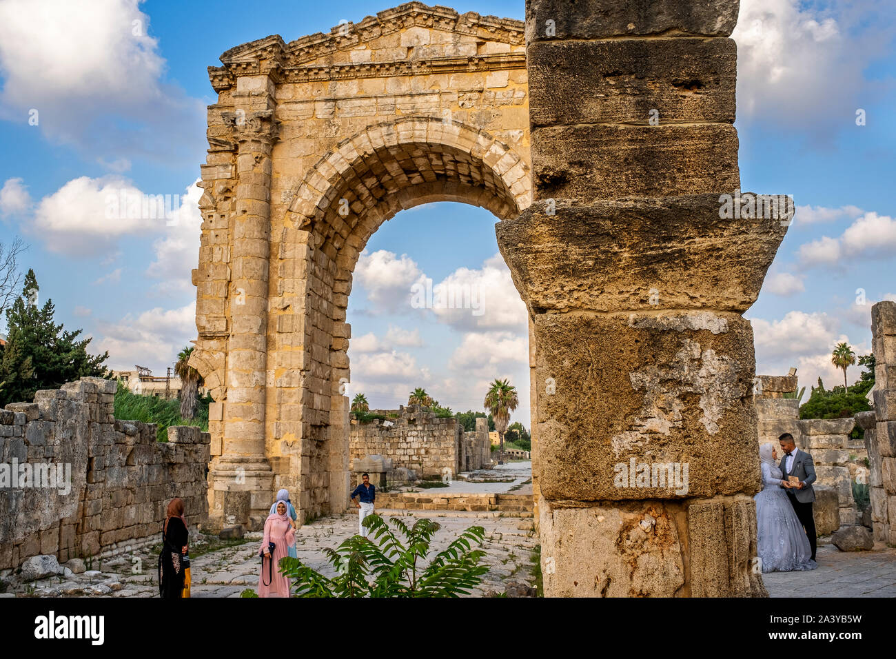 Arco trionfale, in Al-Bass sito archeologico, pneumatico (Sour), il Libano. Foto Stock