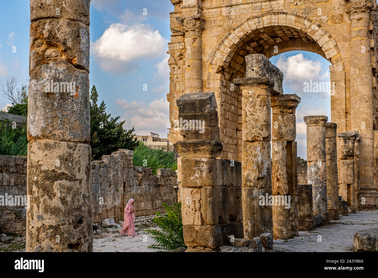 Arco trionfale, in Al-Bass sito archeologico, pneumatico (Sour), il Libano. Foto Stock