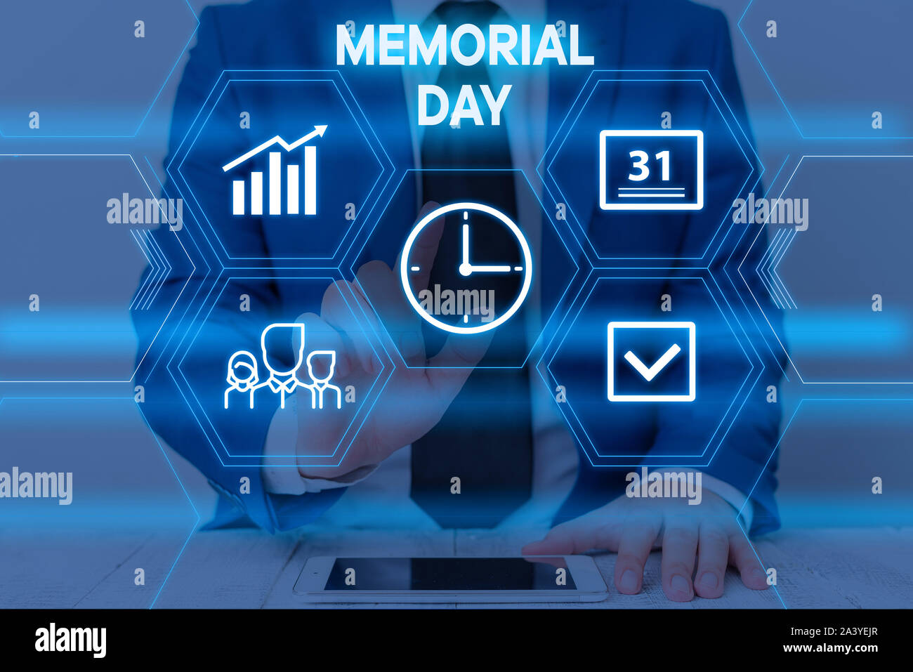 Segno di testo che mostra il Memorial Day. Business photo testo ricordando i militari demonstratingnel morto nel servizio umano maschio usura formale di tuta di lavoro pre Foto Stock