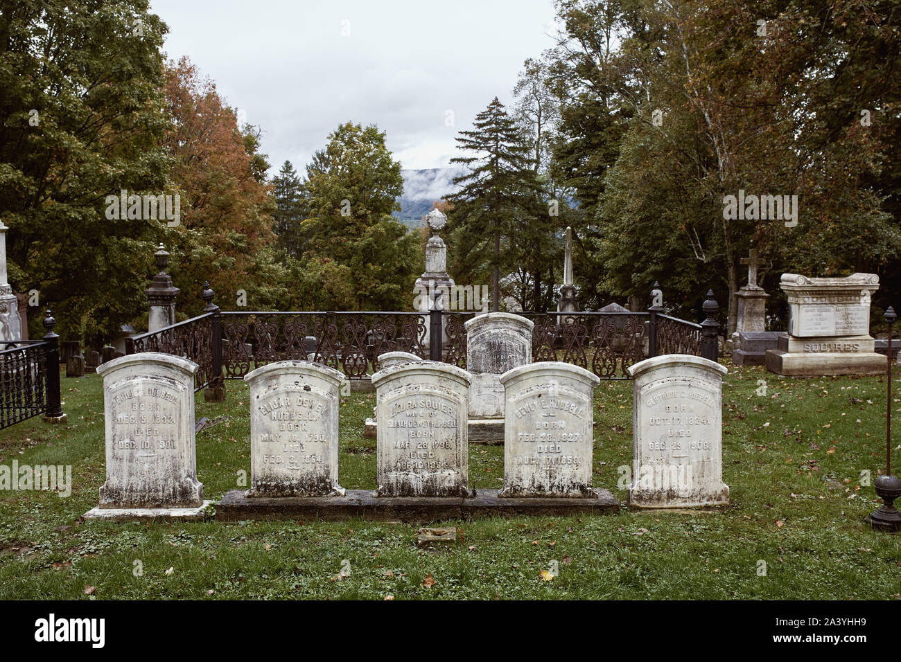 Bennington, Vermont - 1 Ottobre 2019: Bennington cimitero centrale in una fredda giornata di caduta Foto Stock