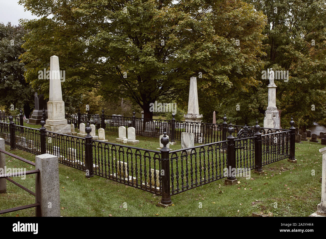 Bennington, Vermont - 1 Ottobre 2019: Bennington cimitero centrale in una fredda giornata di caduta Foto Stock
