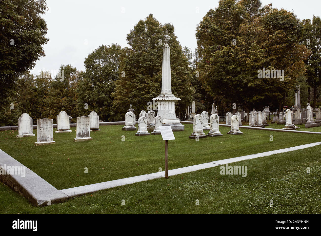 Bennington, Vermont - 1 Ottobre 2019: Bennington cimitero centrale in una fredda giornata di caduta Foto Stock