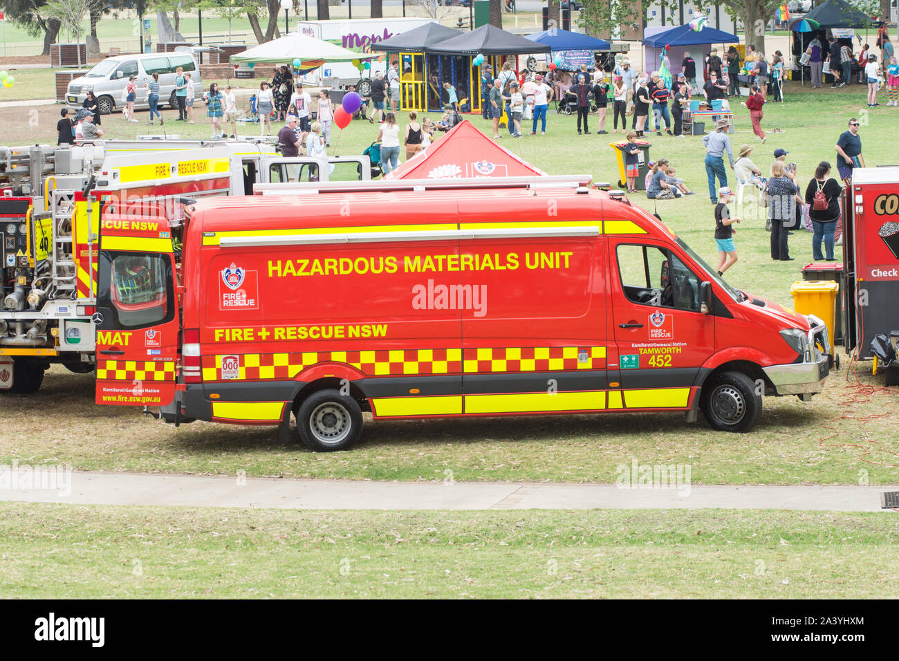 Materiali pericolosi unità Australia NSW Fire e unità di salvataggio in un pannello di Mercedes-Benz van. Foto Stock