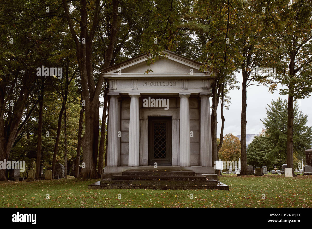 Bennington, Vermont - 1 Ottobre 2019: Bennington cimitero centrale in una fredda giornata di caduta Foto Stock