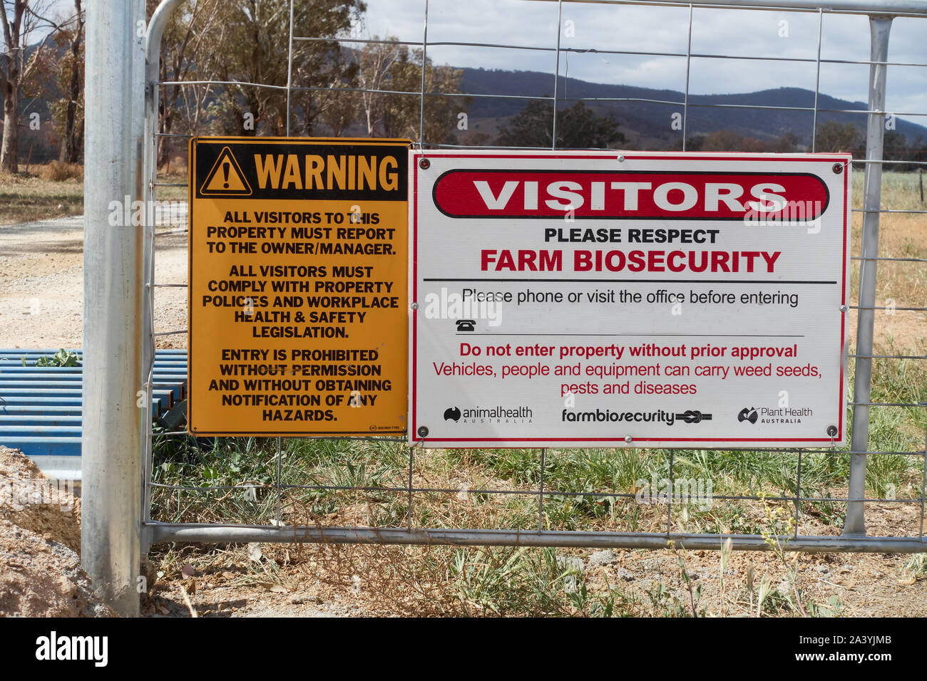 Segnale di avvertimento - Rispetto Agriturismo Bio sicurezza. Non entrare senza autorizzazione. Distretto di Tamworth NSW Australia. Foto Stock
