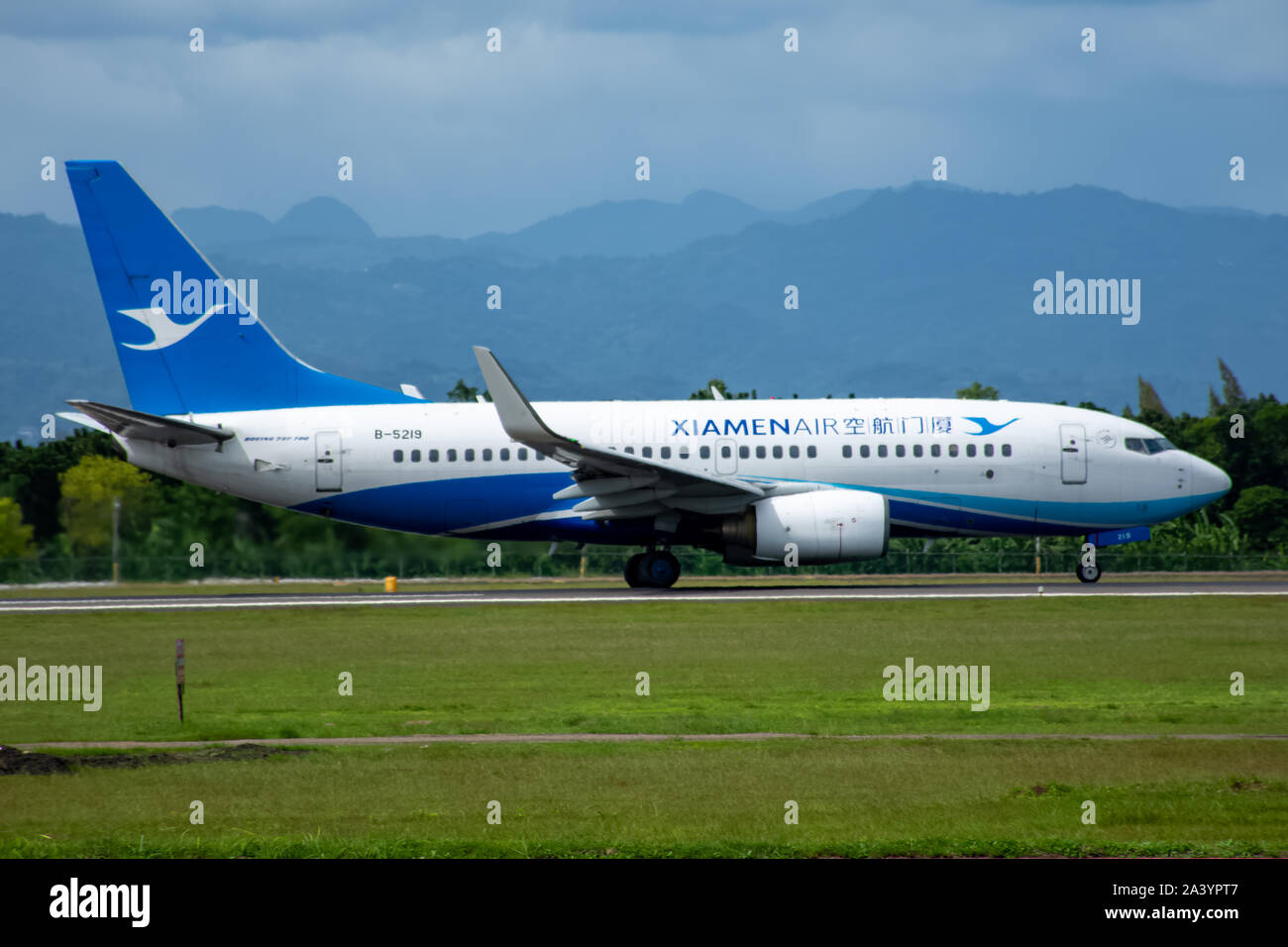 Xiamen aria, Boeing 737, in atterraggio a, Mactan Cebu Airport Foto Stock