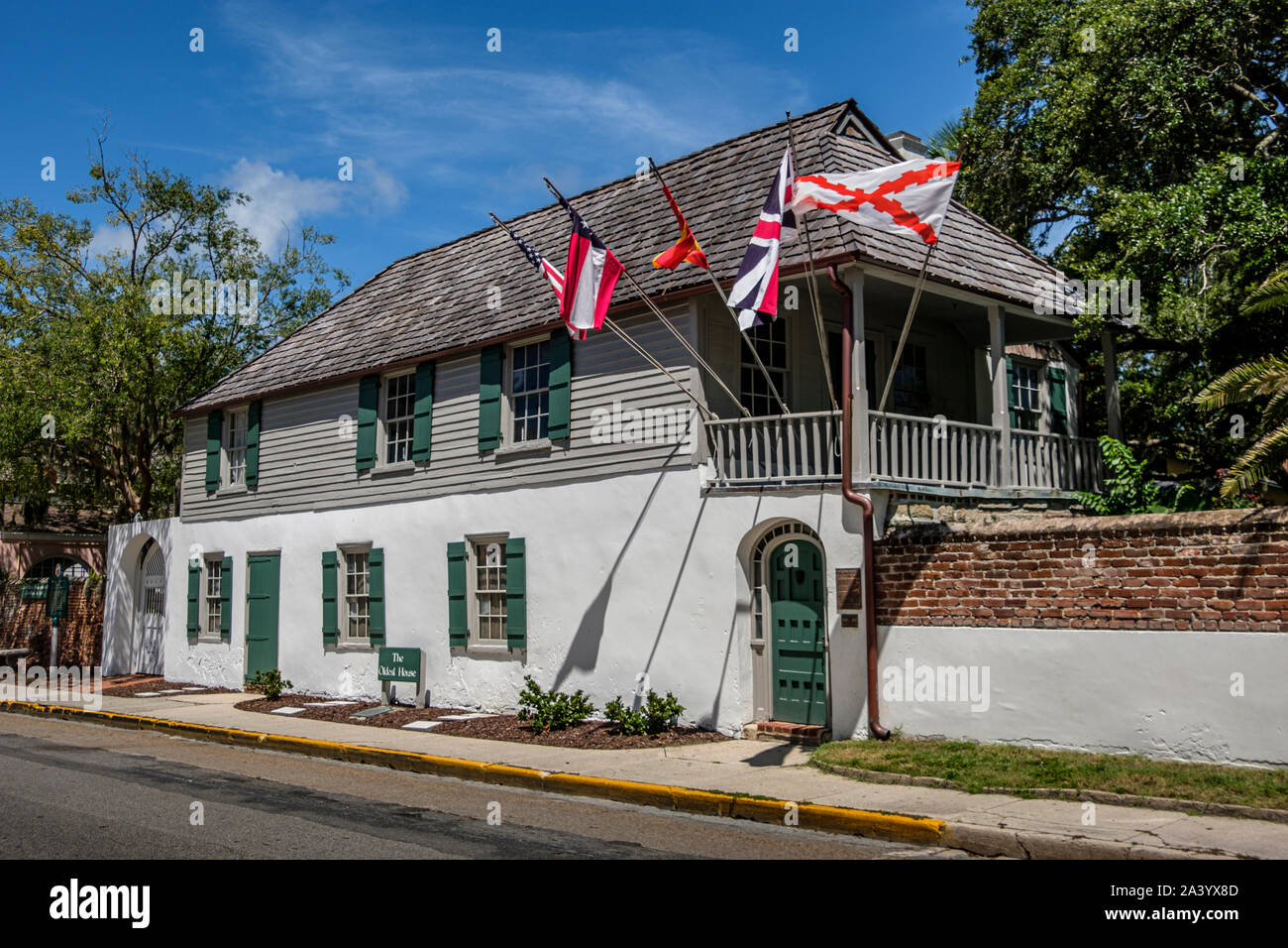 Casa con più flag in Sant'Agostino, STATI UNITI D'AMERICA Foto Stock