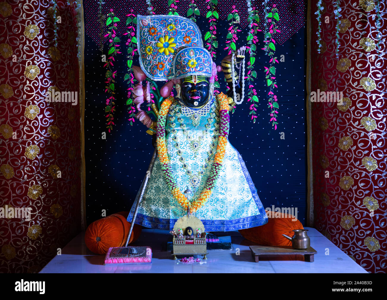 Idolo religiosa statua in Giriraj dharan mandir, Rajasthan, Dausa, India Foto Stock
