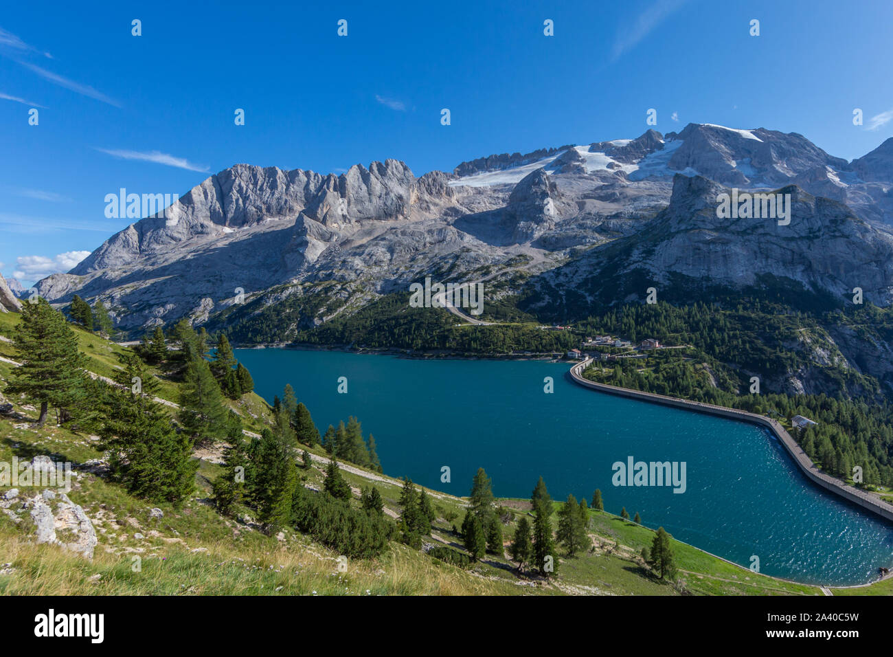 Patrimonio mondiale UNESCO Marmolada la montagna e lago di Fedaia nelle Dolomiti italiane Foto Stock
