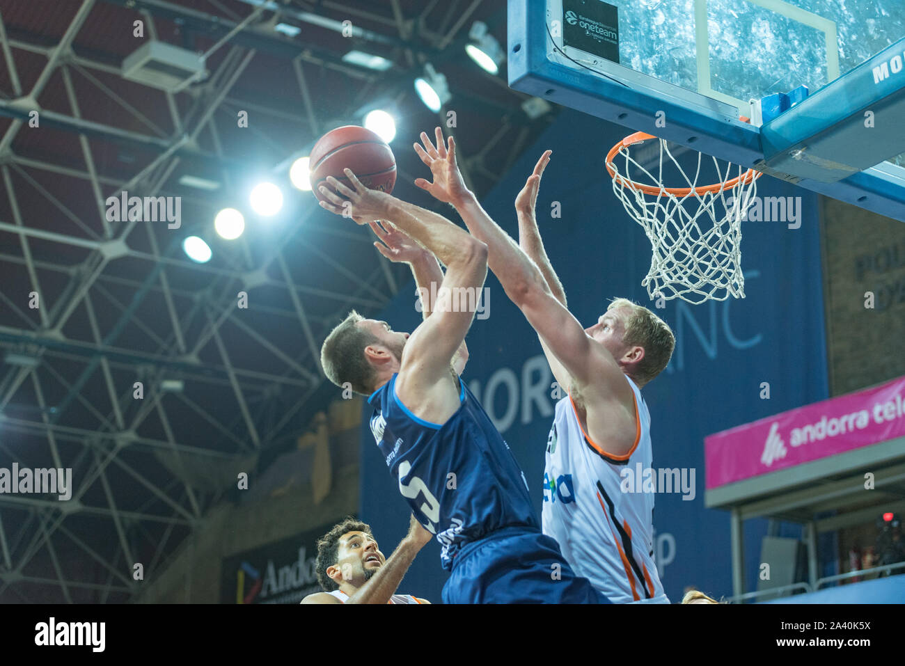 Andorra La Vella, Andorra : 2019 ottobre 06 : i giocatori in azione nella Liga ACB Endesa match tra Mora Banc Andorra BC e Ulm Rathiopharm. Foto Stock