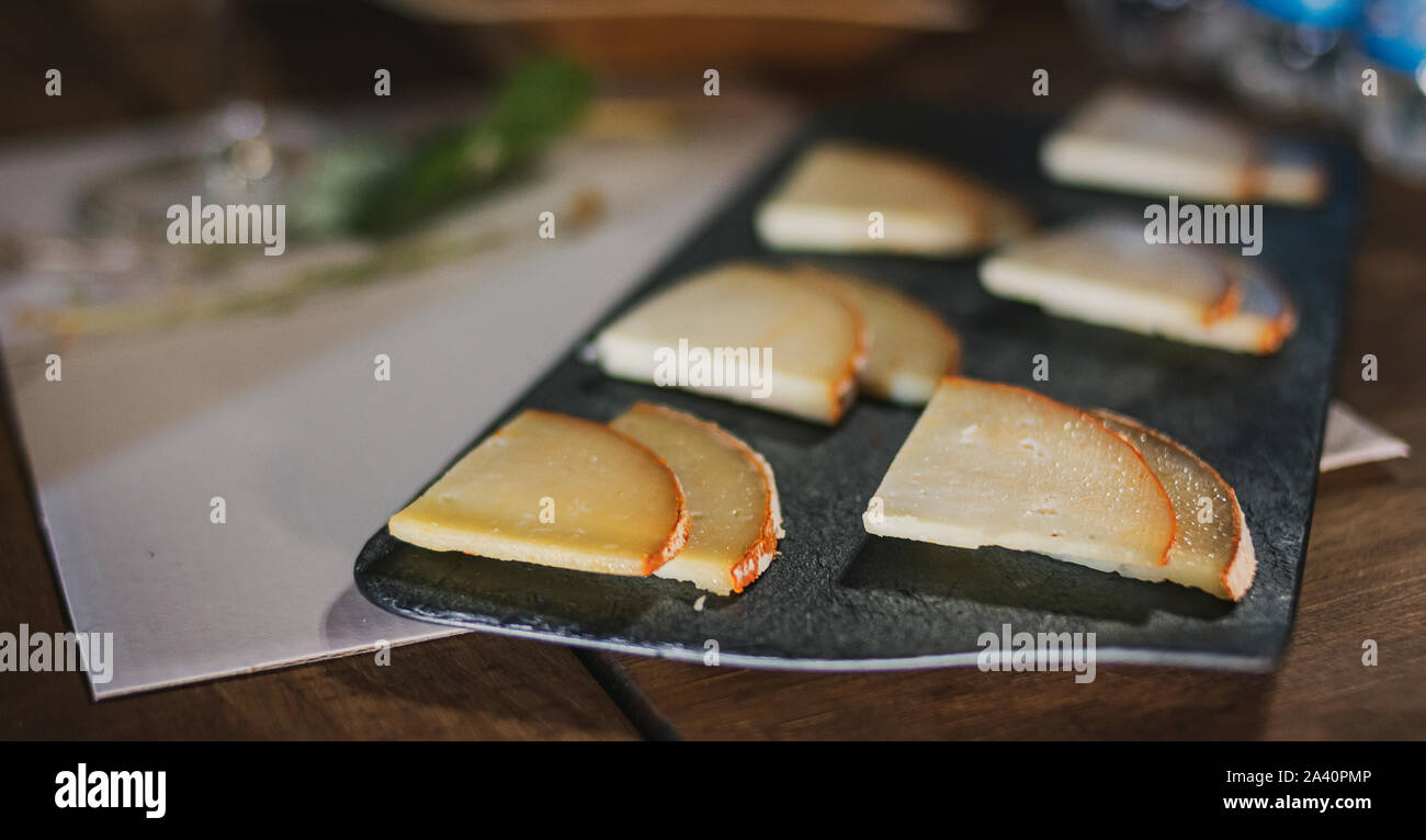 Formaggio artigianale board per la degustazione Foto Stock
