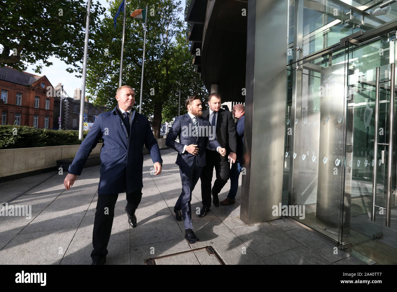 Dublino, Irlanda. Undicesimo oct, 2019. Conor McGregor. Foto di UFC Fighhter Conor McGregor arrivando presso la centrale di giudici penali di giustizia a Dublino questa mattina in connessione con un presunto assalto a Dublino all'inizio di quest'anno. Il MMA star si trova di fronte ad un singolo attacco carica a seguito di un incidente al Marble Arch pub in Drimnagh il 6 aprile. Credito: RollingNews.ie/Alamy Live News Foto Stock