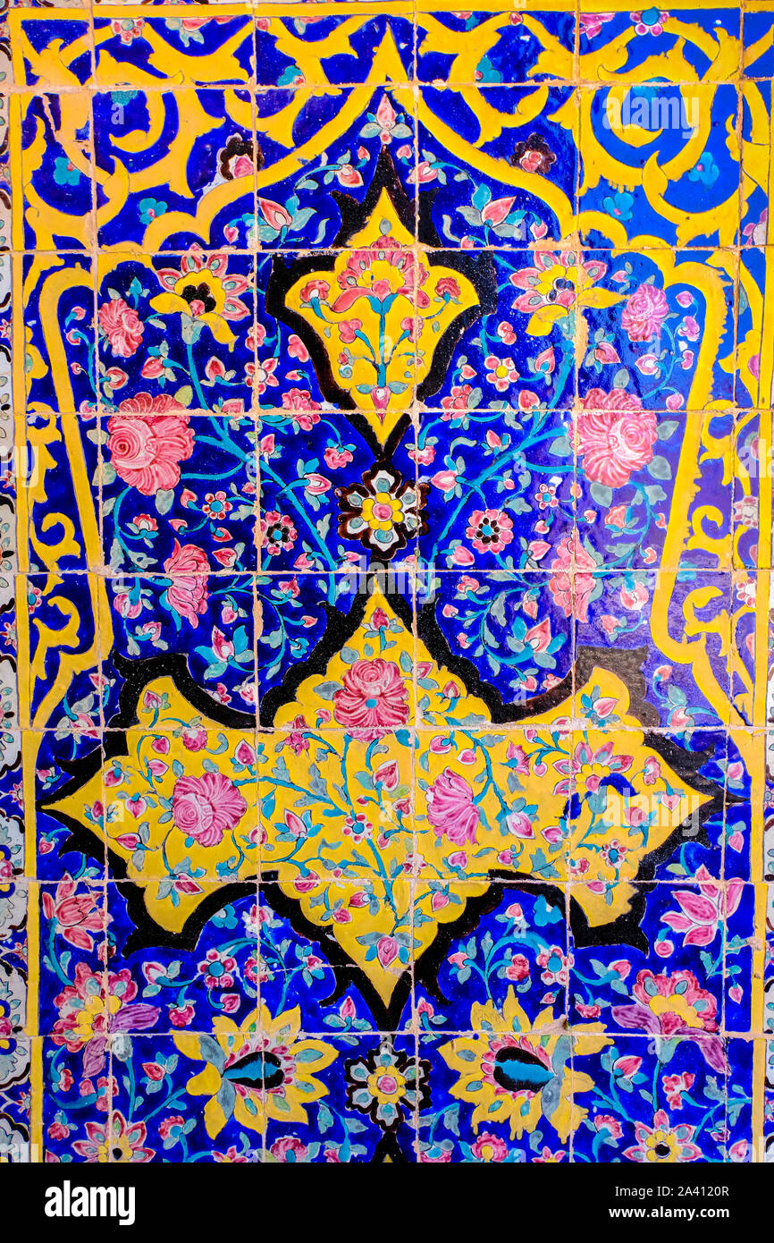 Decorazione di piastrelle dettagli su una moschea. Foto Stock
