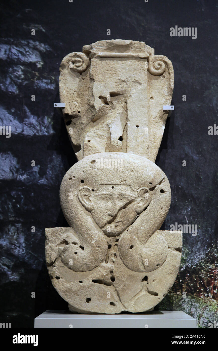 Hathor ("casa di Horus") grande dea nell antica religione egiziana.Limassol Cipro.500-480 A.C. Foto Stock