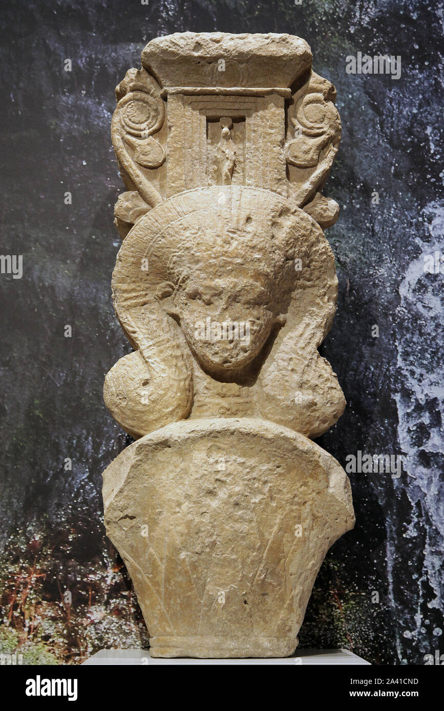 Hathor ("casa di Horus") grande dea nell antica religione egiziana.Limassol Cipro.500-480 A.C. Foto Stock