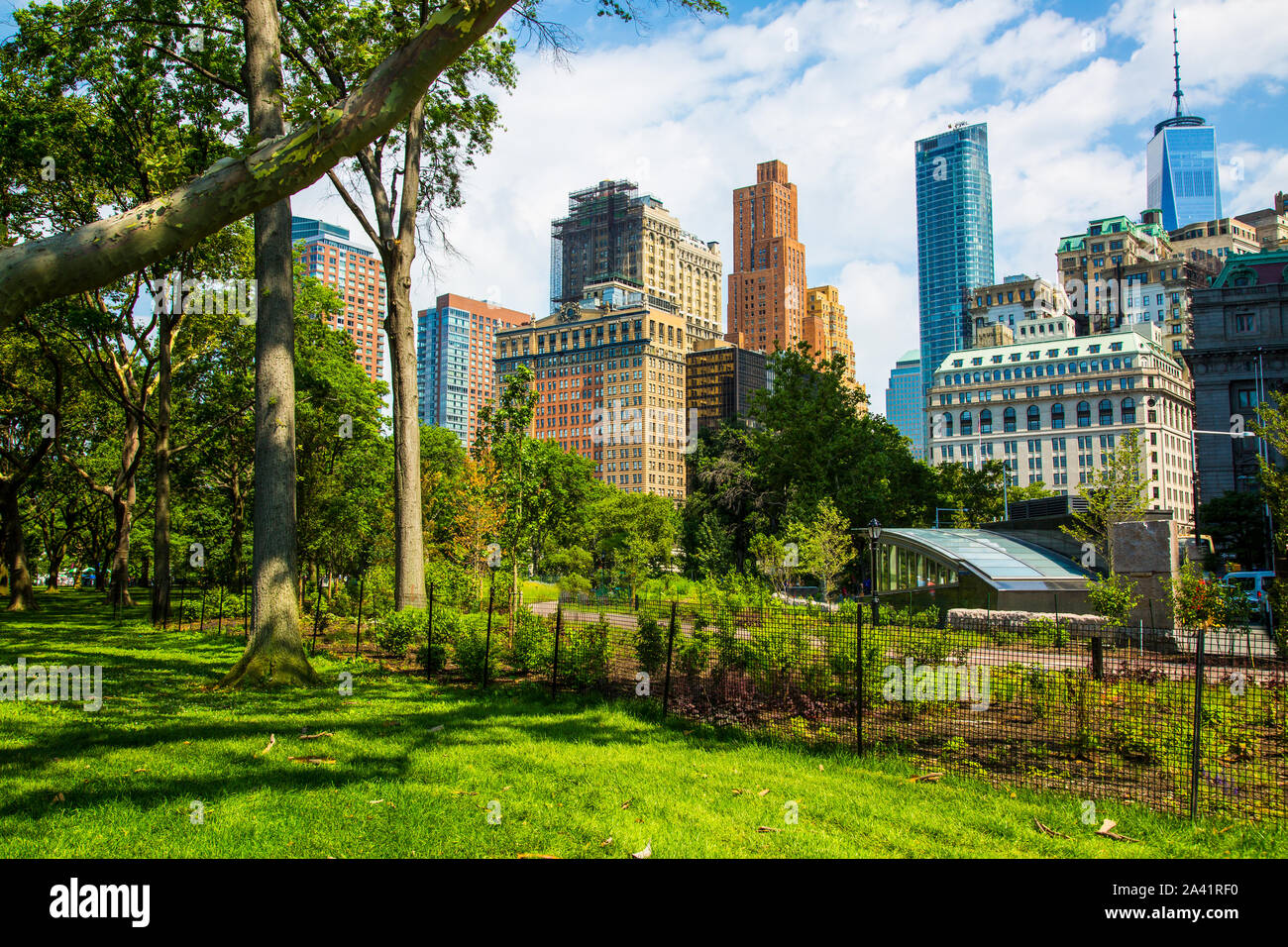 Battery Park e gli edifici di Manhattan a New York City Foto Stock