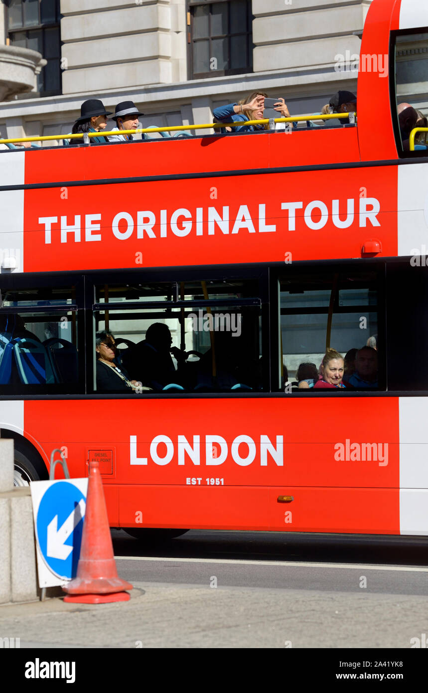 London, England Regno Unito. Original Tour bus turistico nel centro di Londra Foto Stock