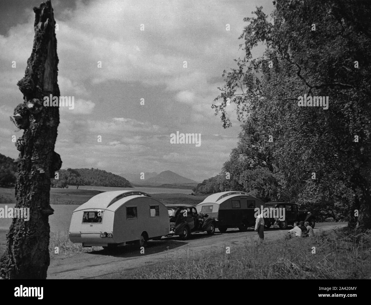 1936 Austin venti con roulotte e 1936 Oldsmobile otto con roulotte. Foto Stock