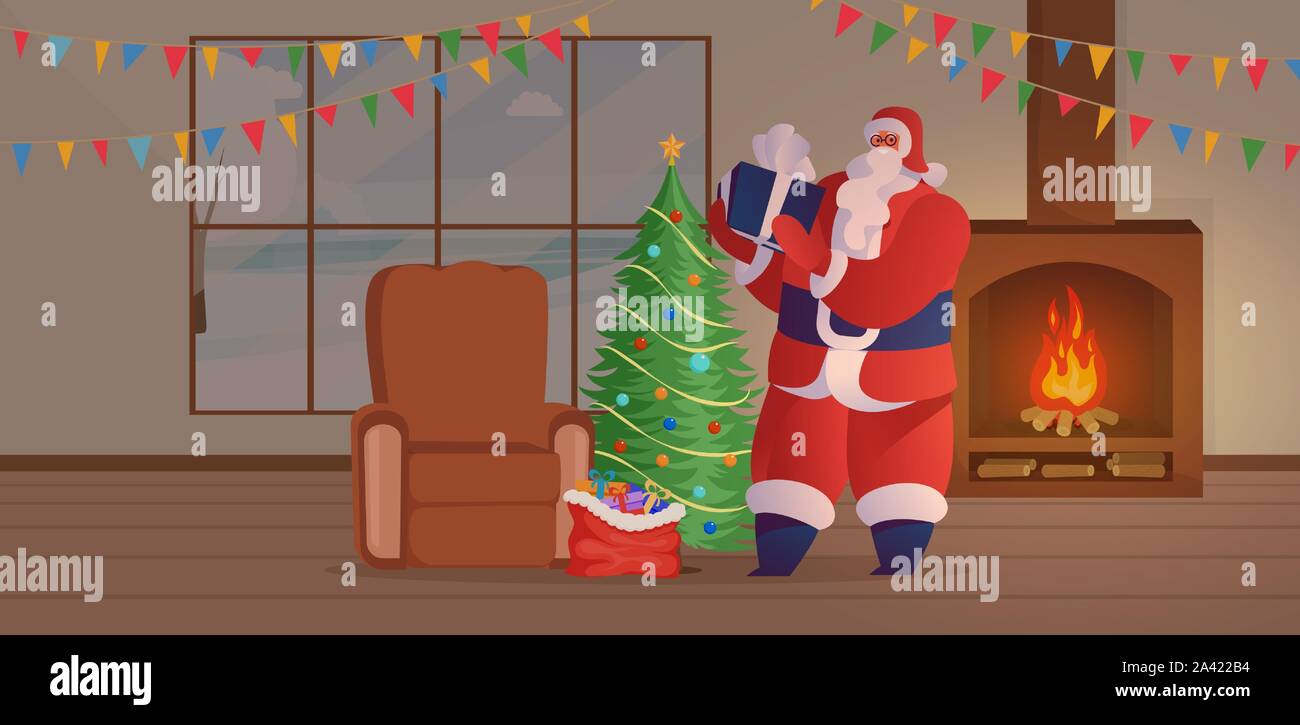Babbo Natale visita illustrazione vettoriale. Il vecchio uomo barbuto, Xmas il carattere di simbolo in costume rosso immissione presente al di sotto dell albero di Natale. Stagione invernale atmosfera di festa in camera accogliente con caminetto e ghirlande Illustrazione Vettoriale