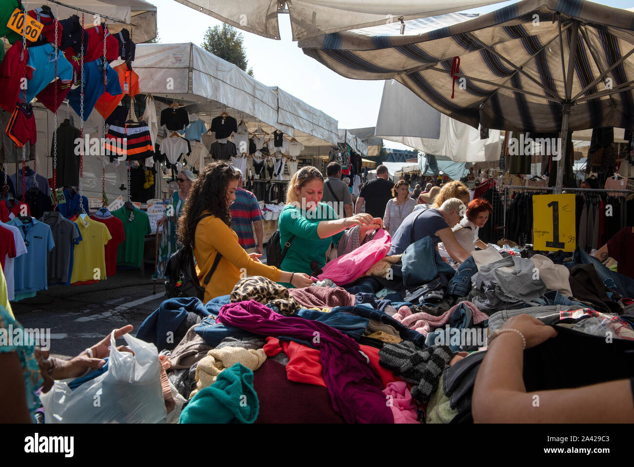 Il Lago Maggiore, il Lago Maggiore Stresa Sett 2019 Strada del mercato di Stresa Foto Stock