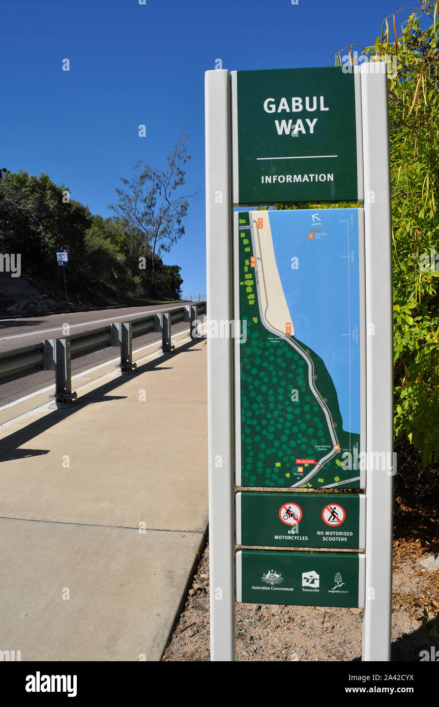 Modo Gabul, un ecologico passerella galleggiante collega Nelly Bay di Arcadia e Geoffrey Bay su Magnetic Island, Queensland, Australia Foto Stock