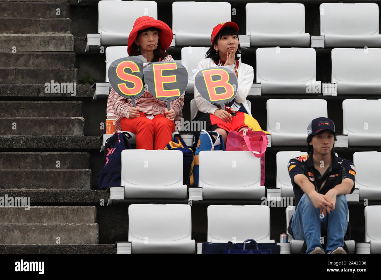 Il circuito di Suzuka, Suzuka City, Giappone. Undicesimo oct, 2019. Formula Uno giapponese Grand Prix, giorno di pratica; Sebastian Vettel ventole - uso editoriale Credito: Azione Sport Plus/Alamy Live News Foto Stock