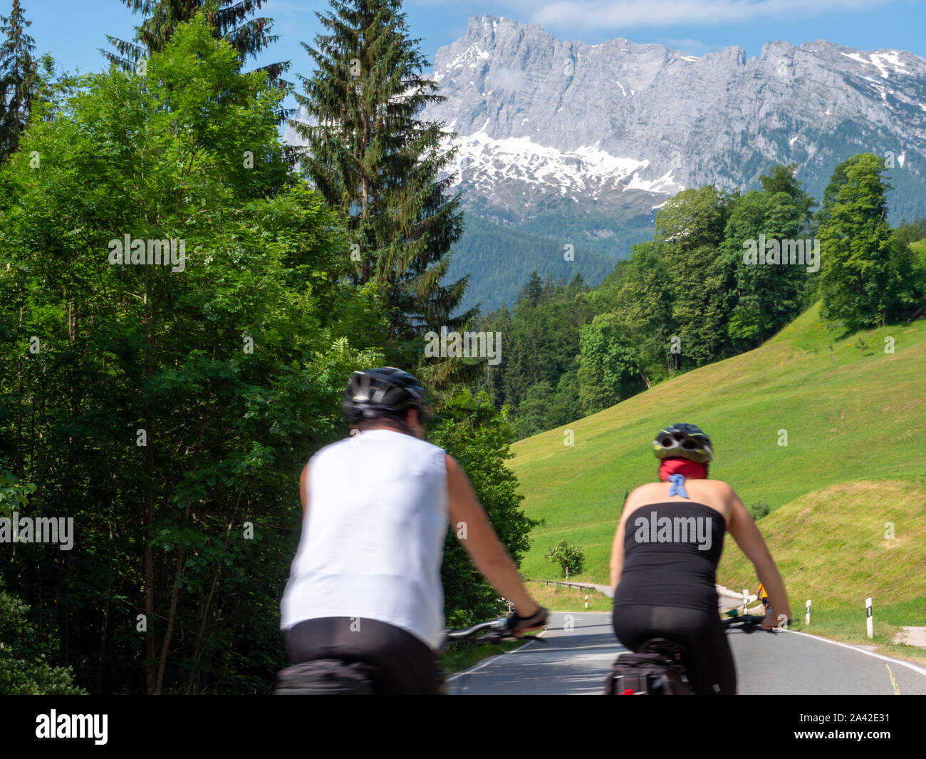 Gita in bicicletta sul tedesco strada alpina Foto Stock