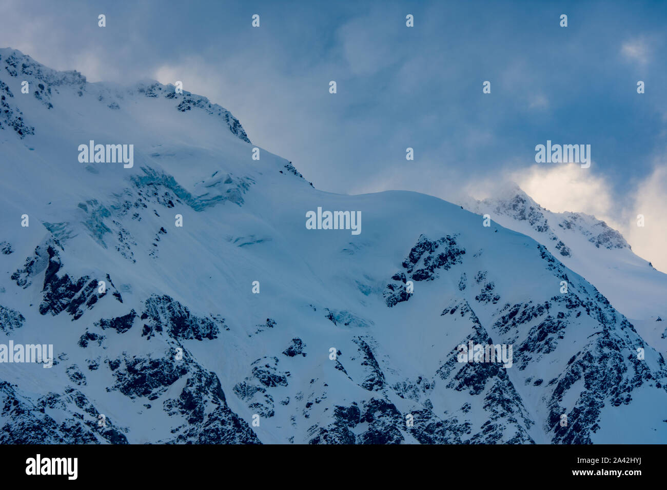 Montagne coperte di neve in Mount Cook / Aoraki National Park, Canterbury, Nuova Zelanda Foto Stock