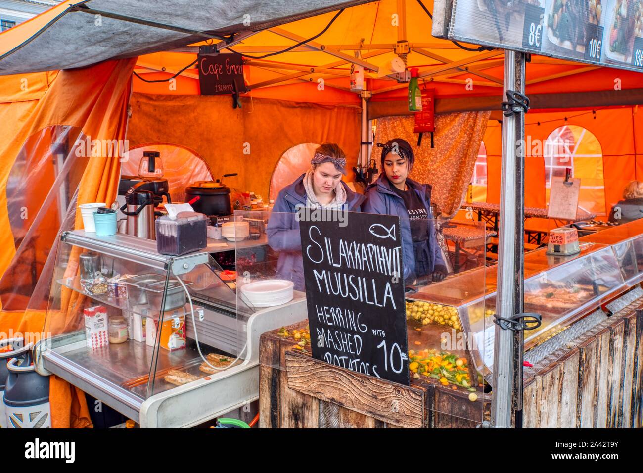 Silakkapihvit, aringa con purea di patate, la piazza del mercato, Helsiniki, Finlandia Foto Stock