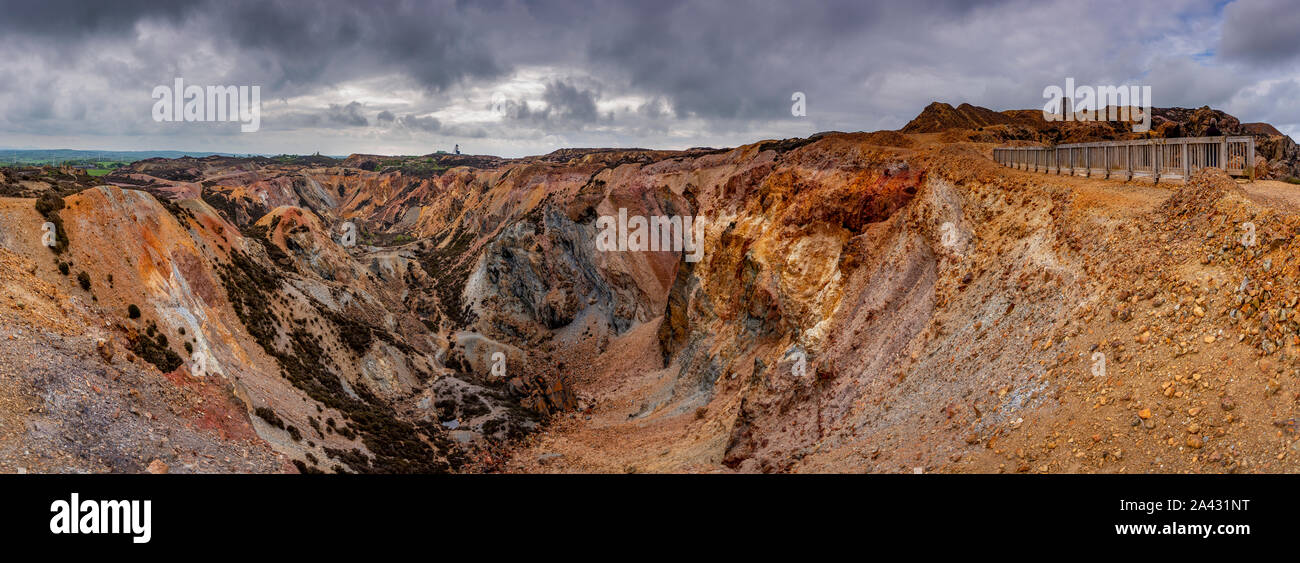 Parys Mountain a cielo aperto miniera di rame su Anglesey, Galles del Nord Foto Stock