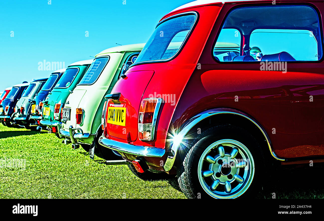 Una fila di classico della mini Foto Stock