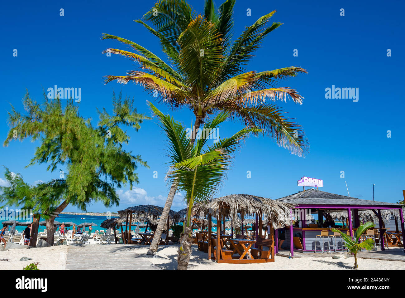 Orientale Bay / Sint Maarten. 04.10.2014.bar sulla spiaggia del Mar dei Caraibi Foto Stock