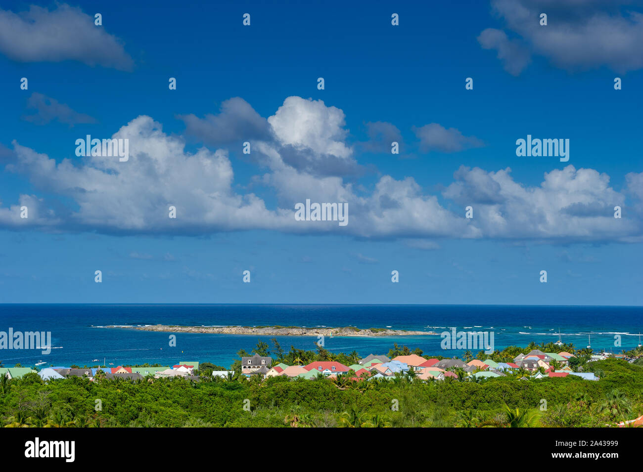 Orientale Bay / Sint Maarten. 04.10.2014. Vista panoramica della baia orientale in Sint Maarten Foto Stock