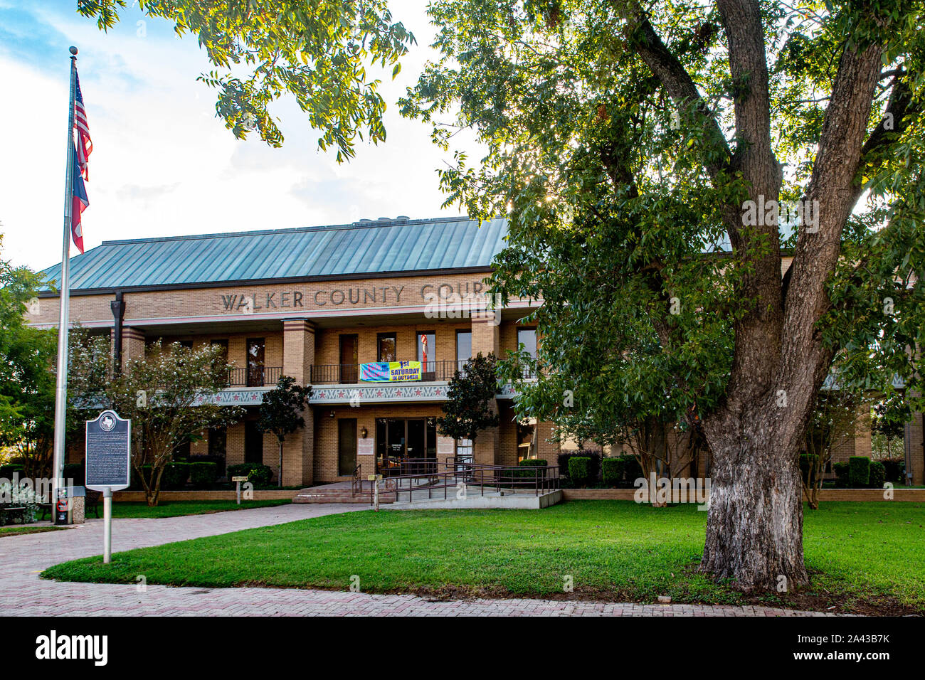 Il 1970 Walker County Courthouse in Huntsville, Texas Foto Stock