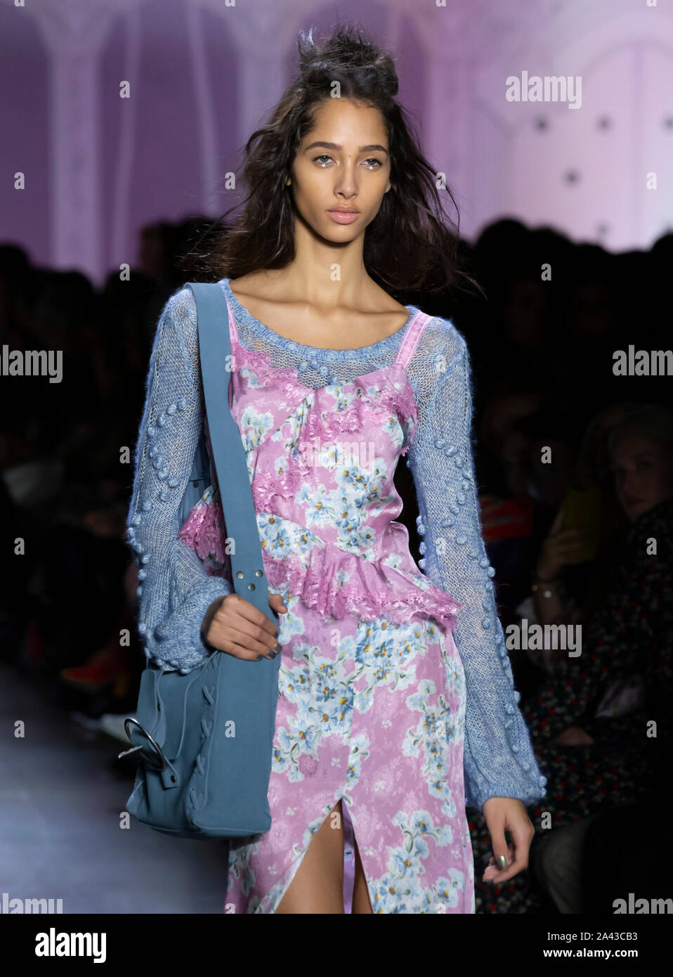 New York, NY - Settembre 09, 2019: Yasmin Wijnaldum passeggiate la pista al Anna sui primavera estate 2020 Fashion Show Foto Stock