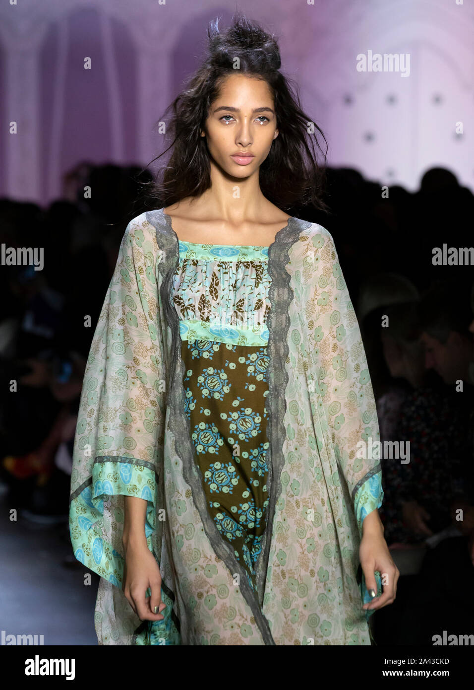 New York, NY - Settembre 09, 2019: Yasmin Wijnaldum passeggiate la pista al Anna sui primavera estate 2020 Fashion Show Foto Stock