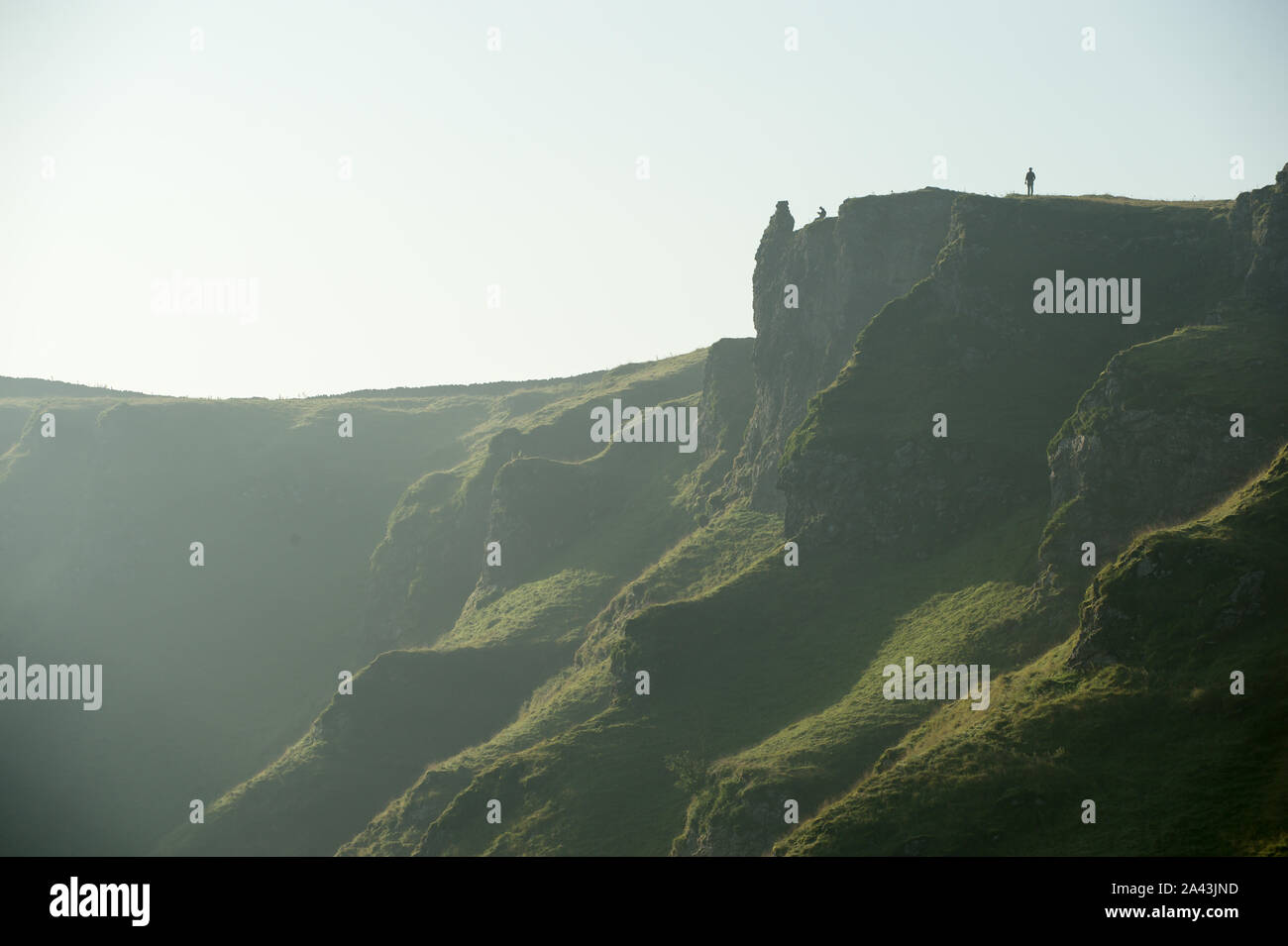 Winnats Pass nel Peak District in Inghilterra è un ben noto attrazione turistica Foto Stock