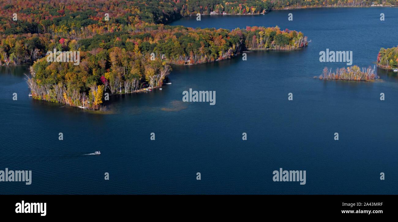 Vista aerea del pollice sul lago Michigan, in pieno i colori dell'autunno Foto Stock