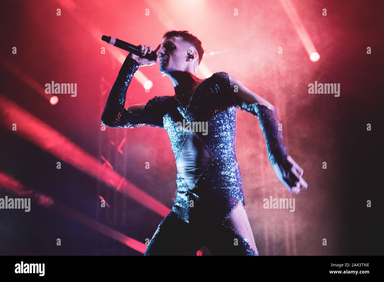 Venaria, Italia. Undicesimo oct, 2019. Il rapper italiano Achille Lauro suona dal vivo presso il Teatro della Concordia a Venaria. (Foto di Alessandro Bosio/Pacific Stampa) Credito: Pacific Press Agency/Alamy Live News Foto Stock