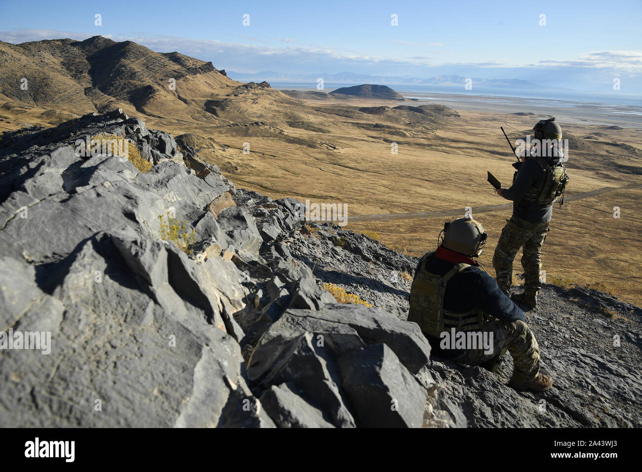 Stati Uniti Air Force Il morsetto di giunzione AttackControllers con xiii aria supportano operazioni squadrone, chiamata in incursioni aeree durante una violenta tempesta 19 presso la Utah Test e campo di addestramento, Ottobre 2, 2019. Tempesta violenta è il più grande vicino digitali aria esercizio di supporto negli Stati Uniti. Quasi 100 il morsetto di giunzione le centraline di attacco addestrati con piloti e F-35un fulmine IIs assegnato al 388 Fighter Wing durante l'esercizio. (U.S. Air Force foto di R. Nial Bradshaw) Foto Stock