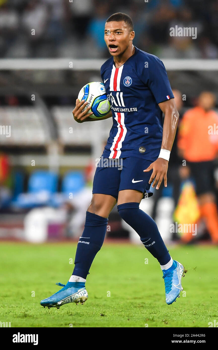 Kylian Mbappe di Parigi Saint-Germain reagisce per celebrare dopo un goal contro Stade Rennais durante il Trophee des Champions (Champion Troph Foto Stock