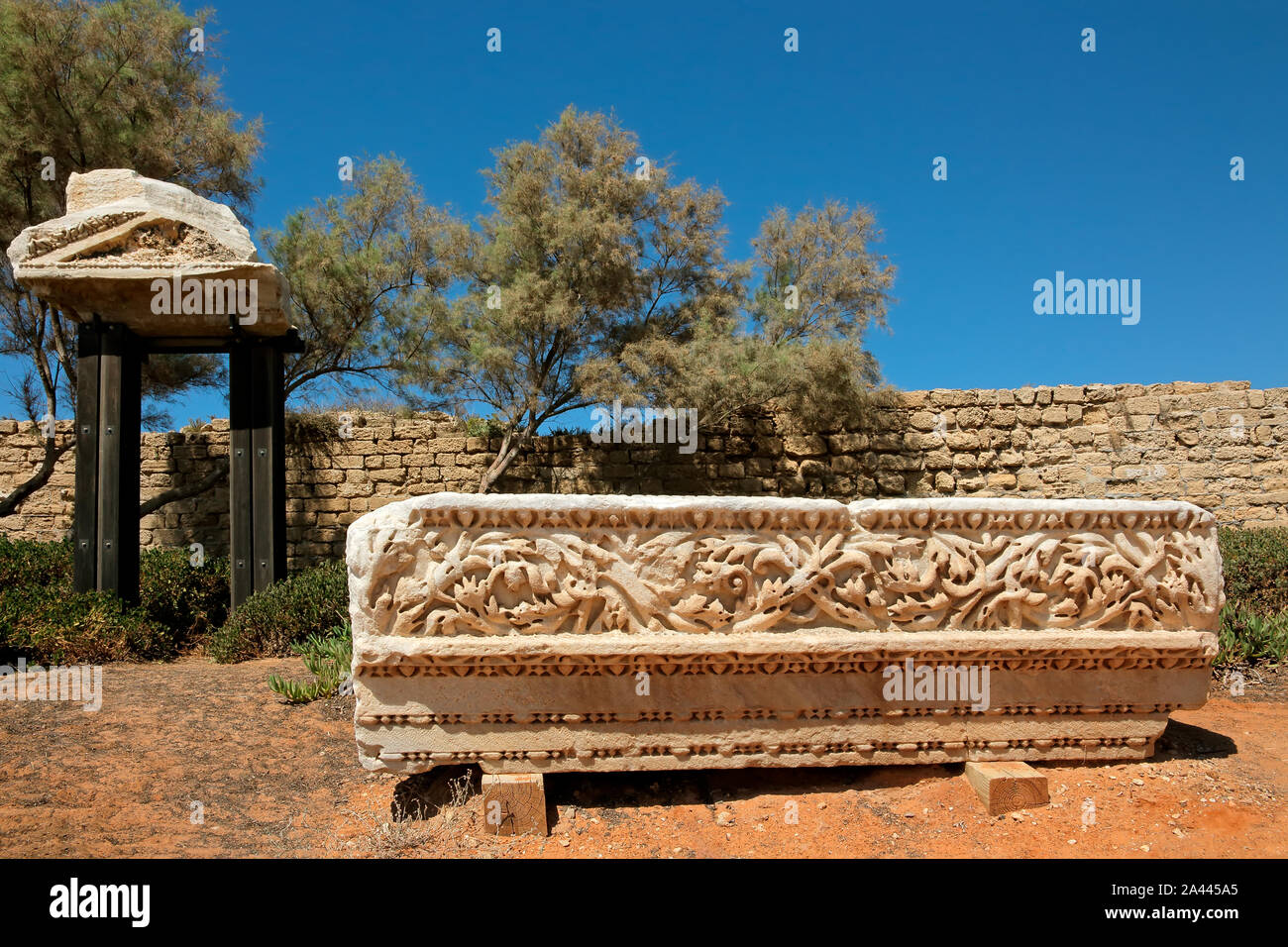 Resti archeologici sul display a Cesarea Parco Nazionale, Israele - una parola UNESCO patrimonio dell'umanità Foto Stock