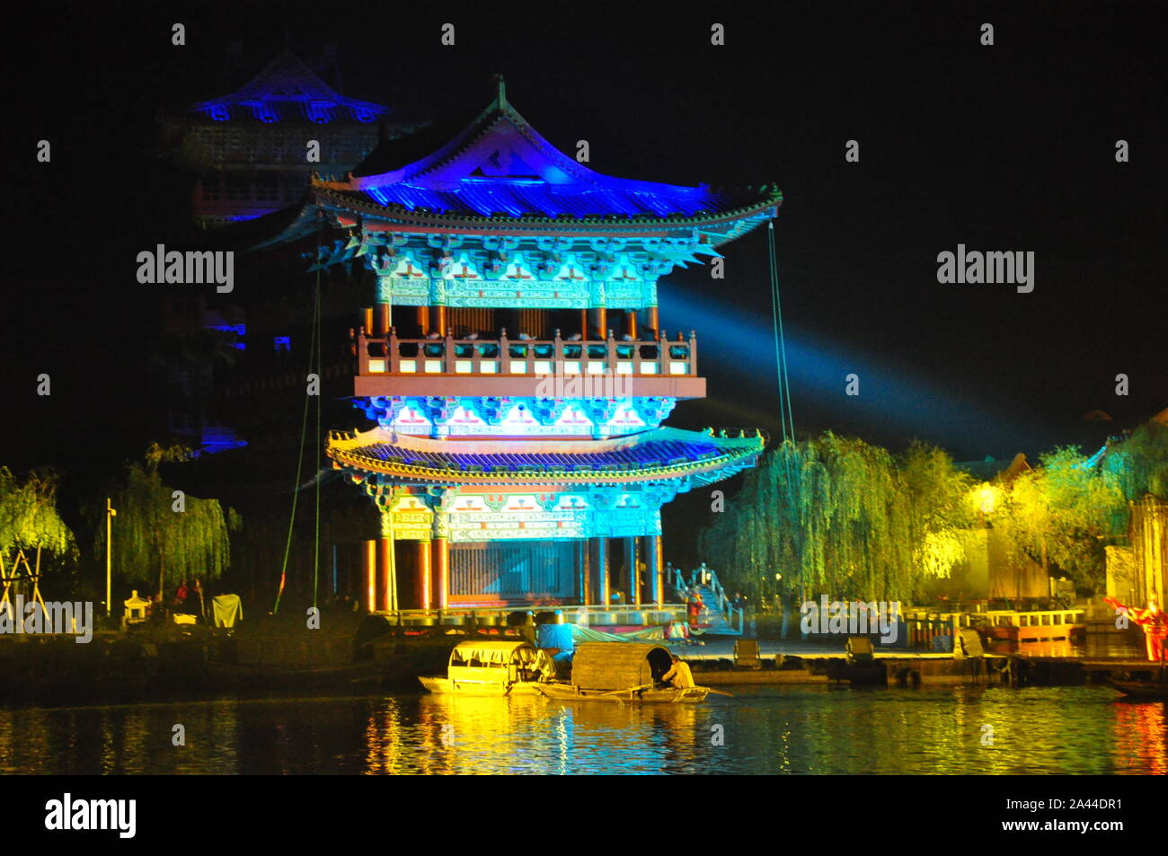 Acqua mostrano ''un sogno di Bian Liang nella dinastia Song'' avviene in Song Dynasty Parco Divertimenti a Tema nella città di Kaifeng, medio cinese della provincia di Henan, 21 agosto Foto Stock