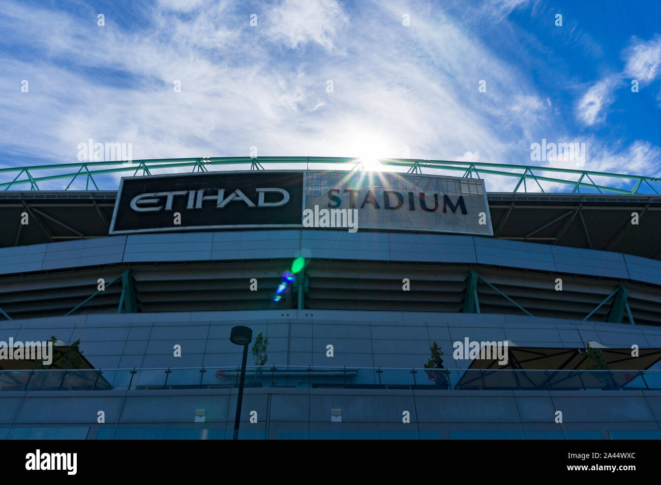 Melbourne, Australia - 7 Dicembre 2016: Etihad Stadium con cielo blu e nuvole pittoresca sullo sfondo. Docklands, Melbourne, Victoria Foto Stock