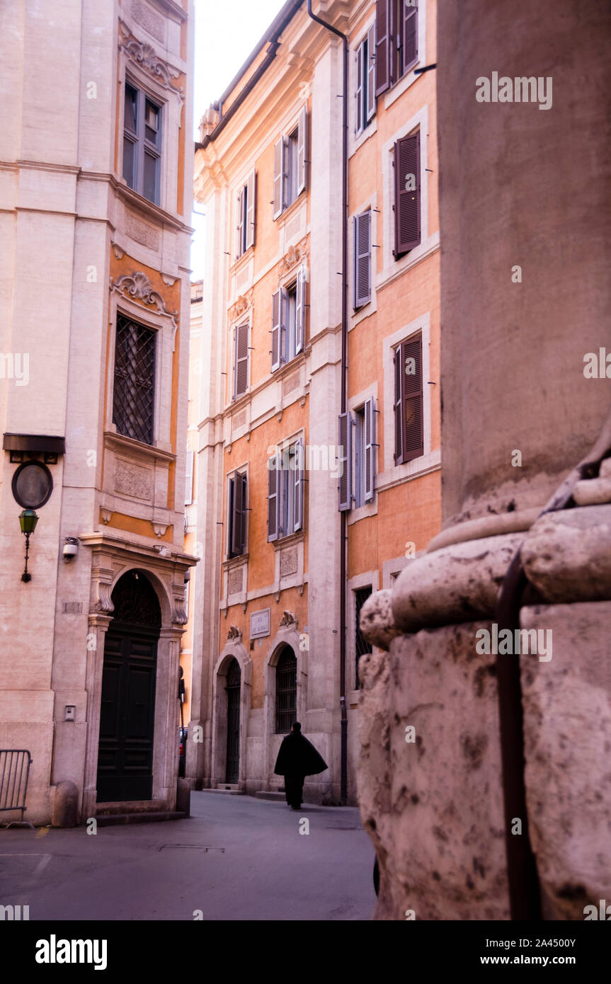 Sacerdote gesuita di Sant'Ignazio a Roma, Italia. Foto Stock
