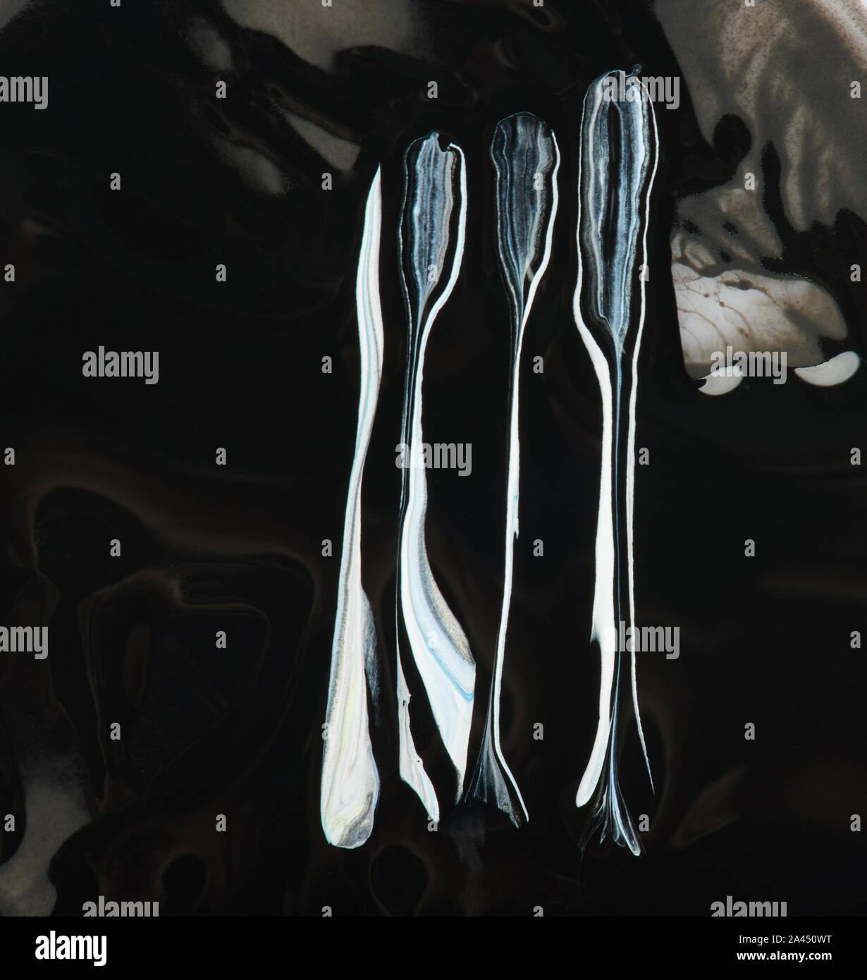 Abstarct vernice nero lo sfondo con righe bianche Foto Stock