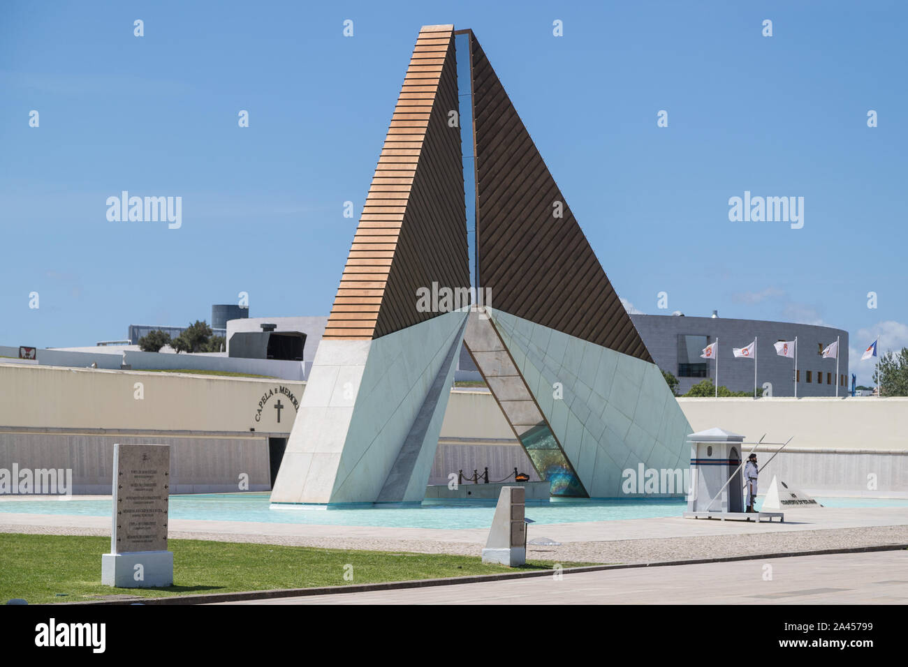 Lisbona, Portogallo - 11AGOSTO 2019: il monumento ai combattenti d'oltremare a Lisbona. La gente può essere visto. Foto Stock