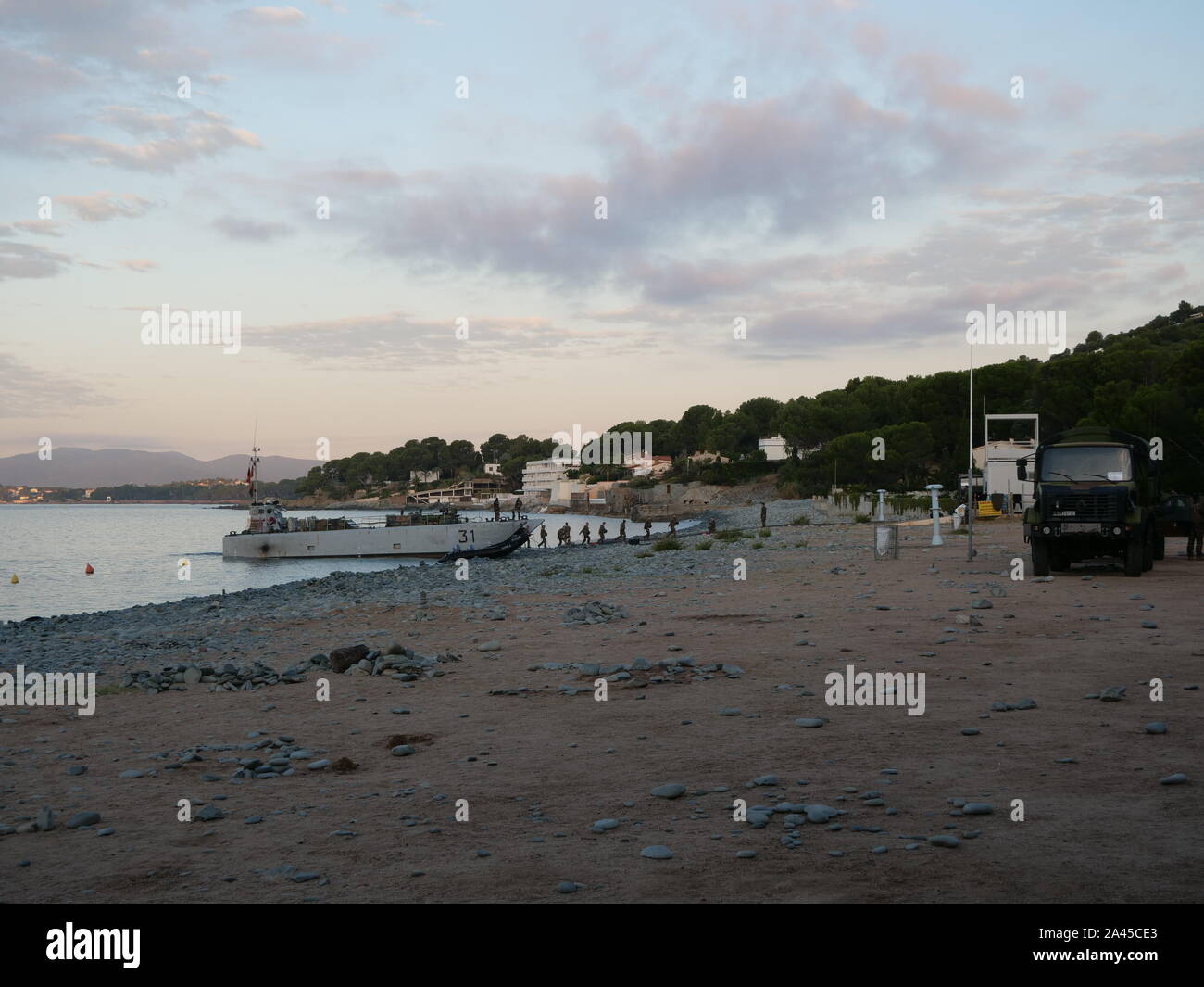 Corsi di formazione in spiaggia per i marinai francesi Foto Stock