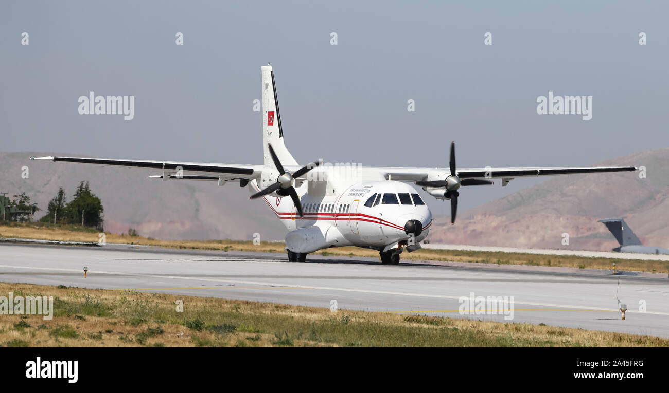 KONYA, Turchia - 26 giugno 2019: Turkish Air Force CASA CN-235-100 (CN 067) taxi a Konya aeroporto durante anatolica Eagle Air Force esercizio Foto Stock