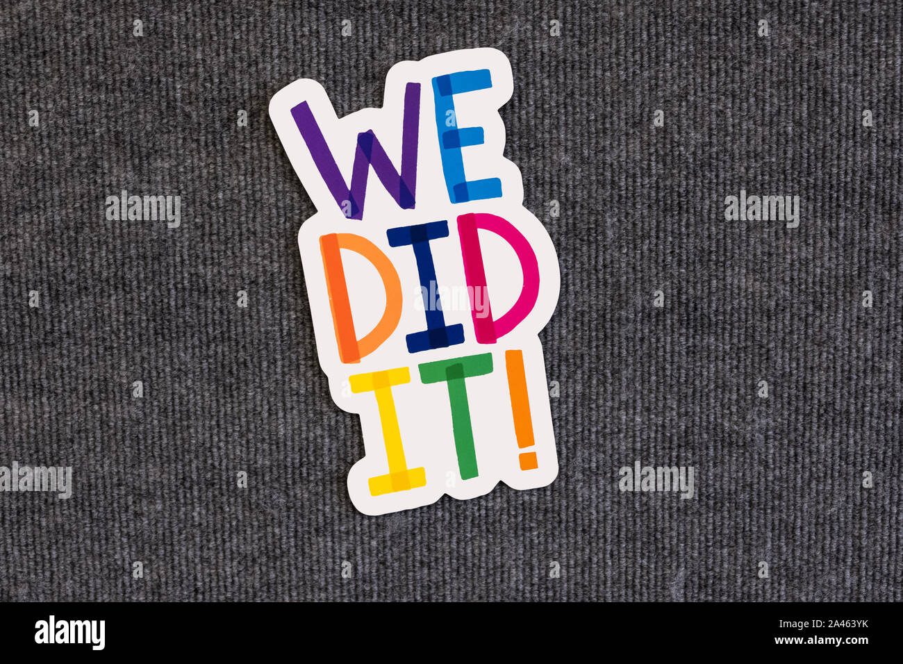 Lo abbiamo fatto slogan sulla lavagna con alfabeti colorati. Foto Stock